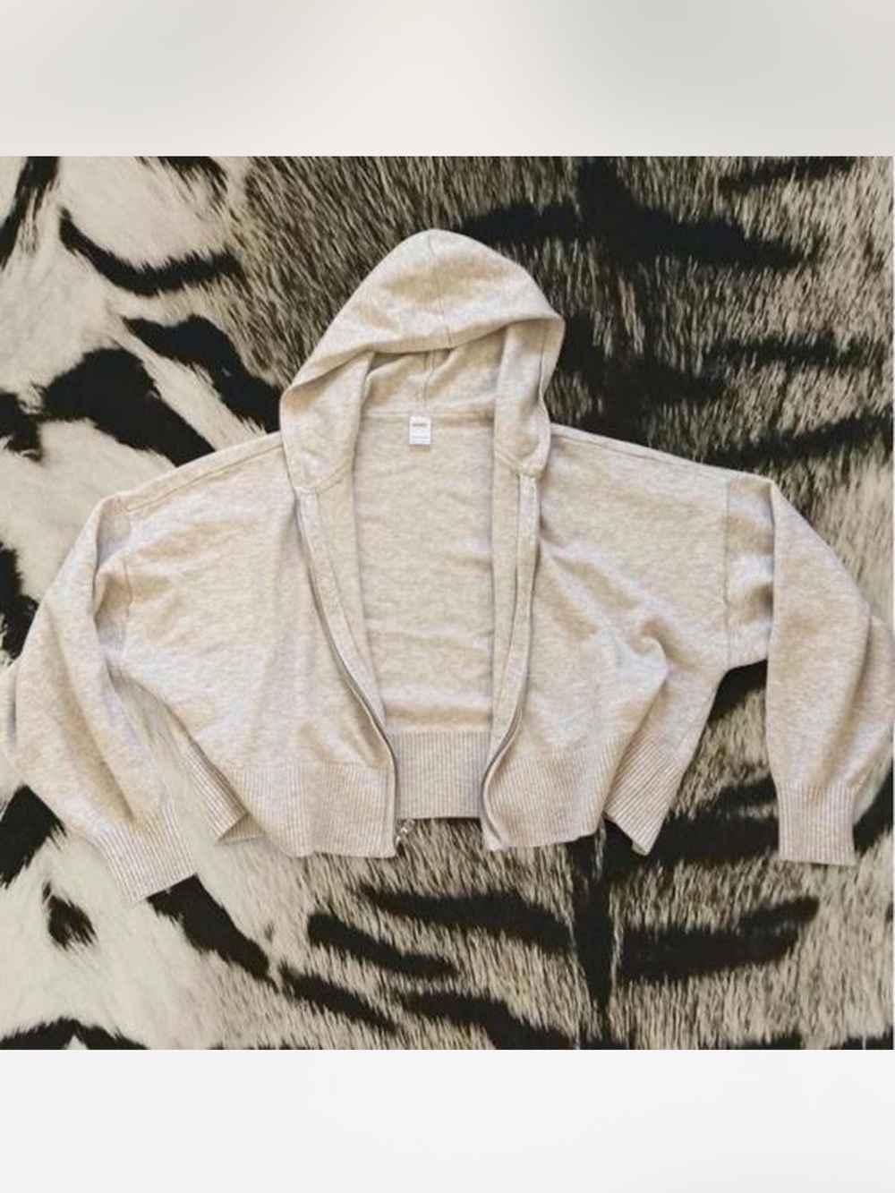Hollister Light Cream Hooded Cropped Zip Sweater